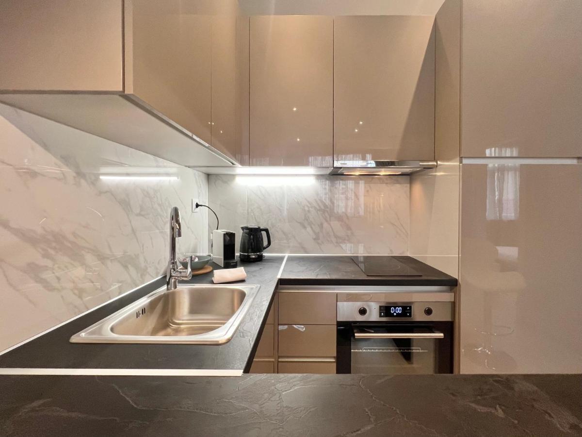 Aura F24 Apartments By Halu! - Vibrant Neighbourhood 테살로니키 외부 사진